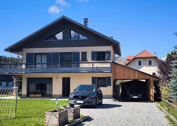 Le Chateau D\'Ancelle